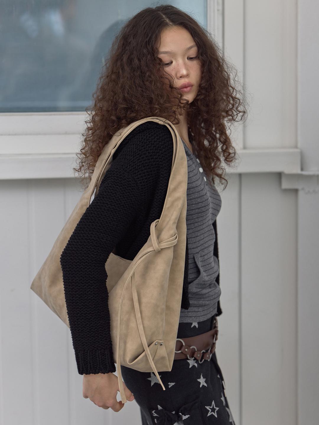 [예약배송] 10/31~ 순차발송 Slouch Bag [Sand Beige]