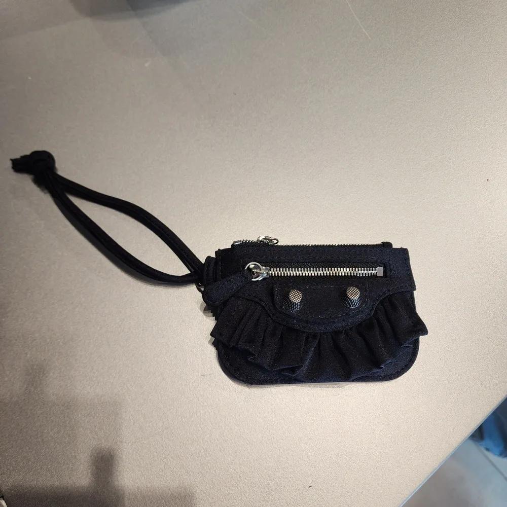 발렌시아가 르 카골 러플 코인 펄스 지갑 776769