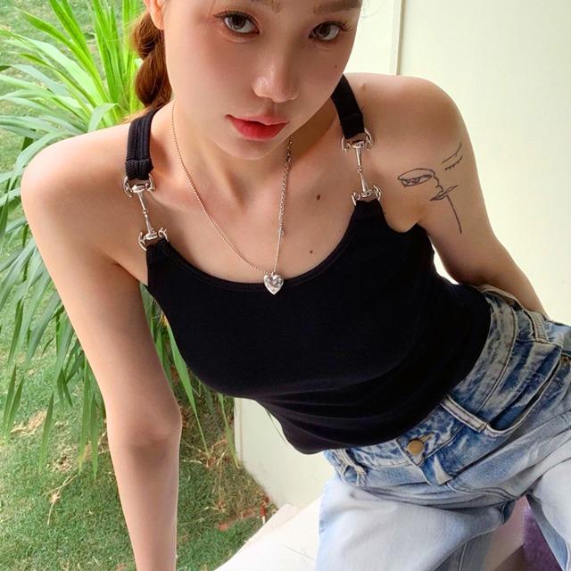 코드네임큐 클립 버클 아머 크롭 나시티