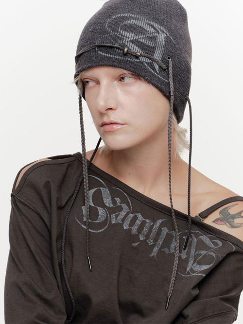 A SPRAYED STUD BEANIE (CHARCOAL)
