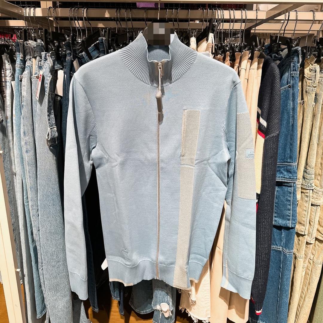 어콜드월 남녀공용 스카이블루 자수 로고 짚업 점퍼 | 후루츠패밀리