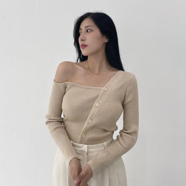 주문폭주/언발 사선 버튼 니트