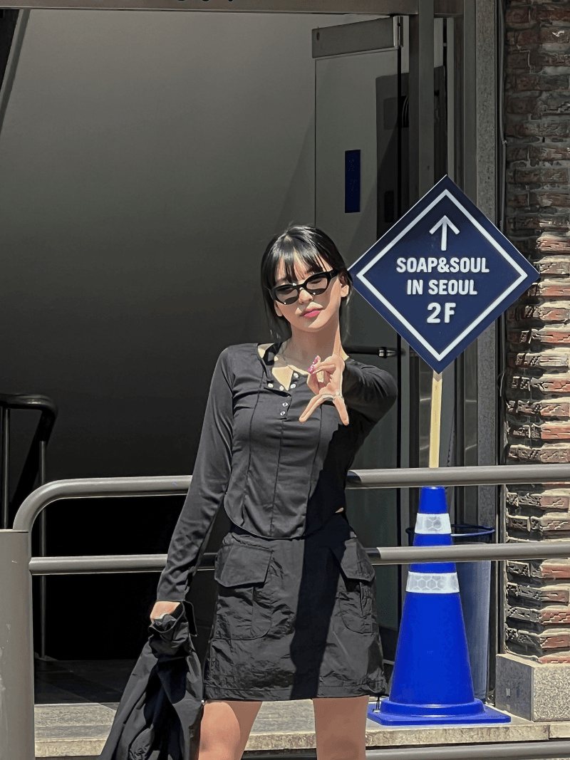 스포티 버튼 유넥 티셔츠