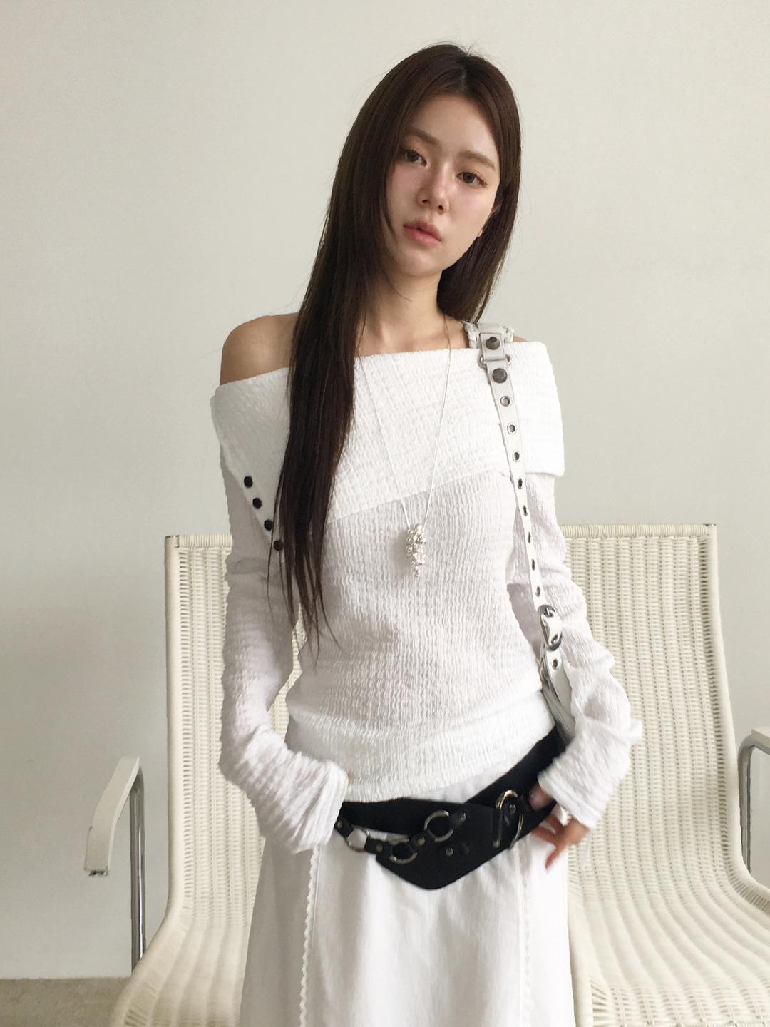 노비야카 Embo button off shoulder T (3col)