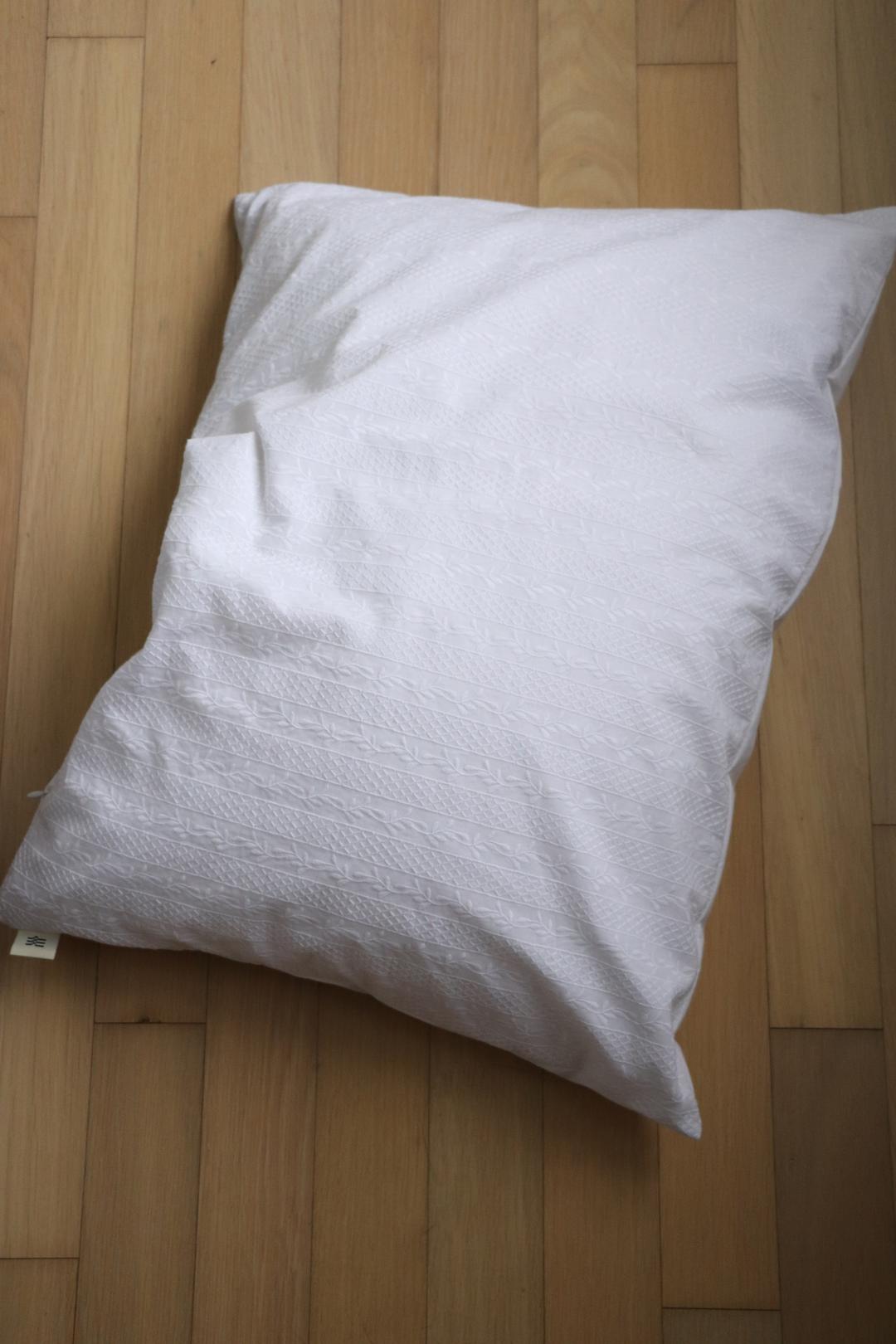 Leaf pillow cover