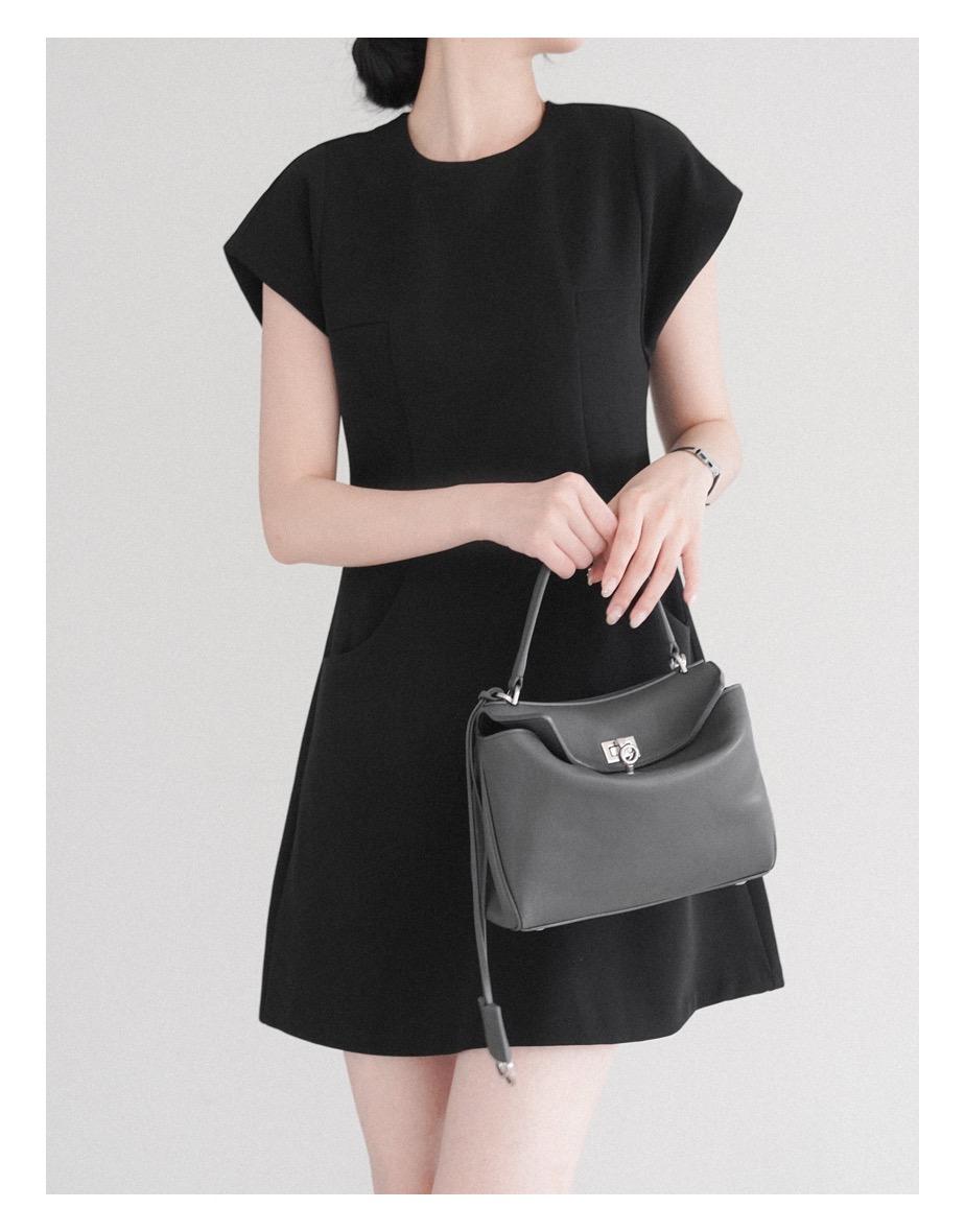 어도어 볼륨 미니 드레스 [블랙]