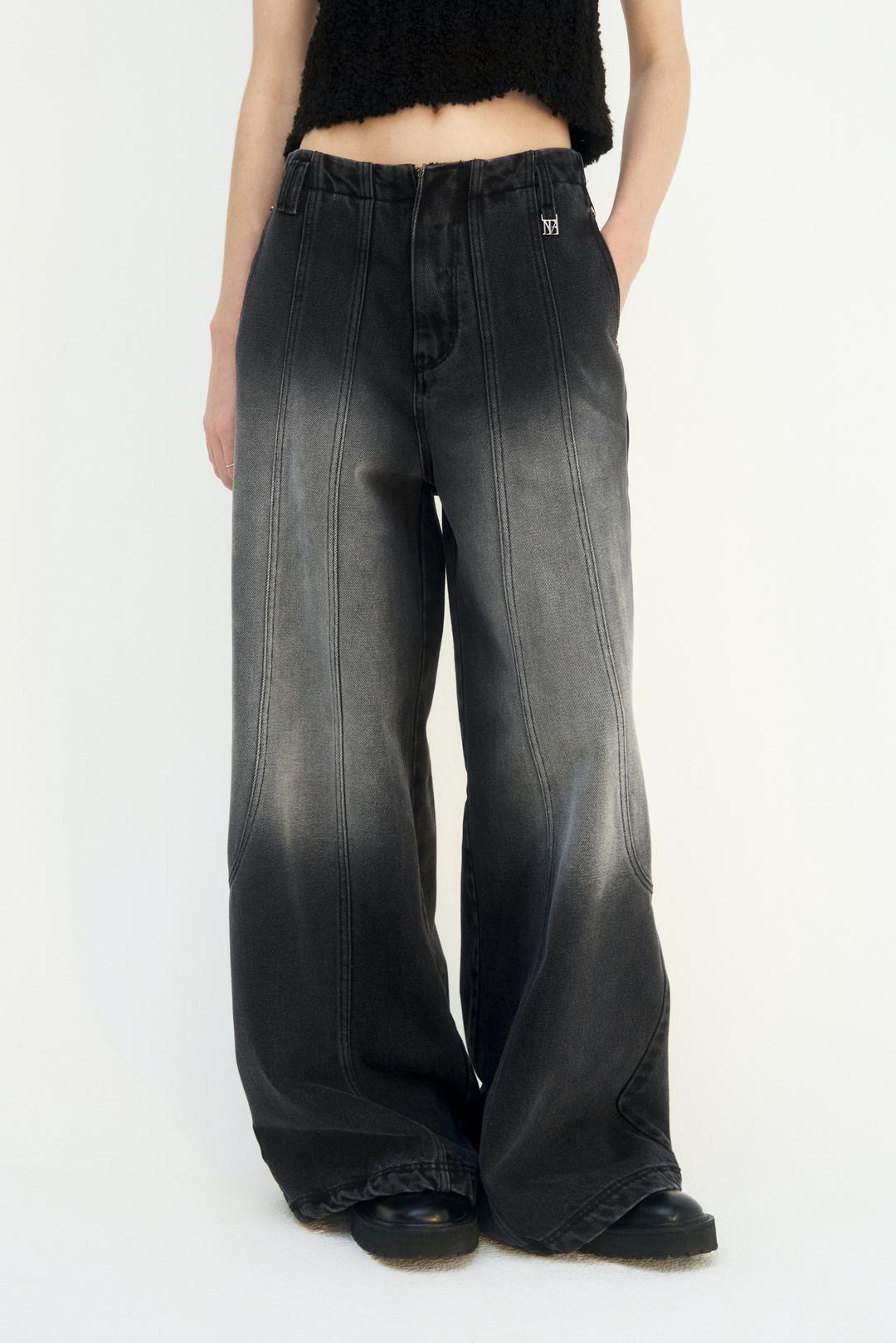 Curved Pocket Cut Denim Pants [ Black ]