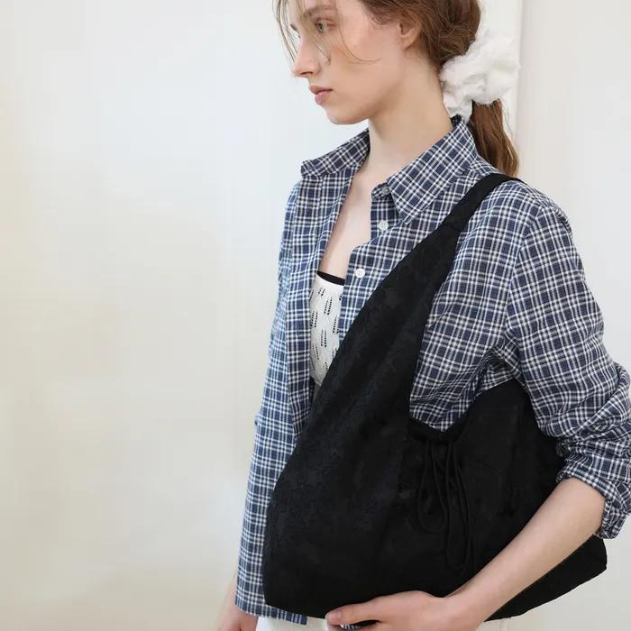 [29CM 단독] Jeanne Flower Jacquard Shoulder Bag_Black