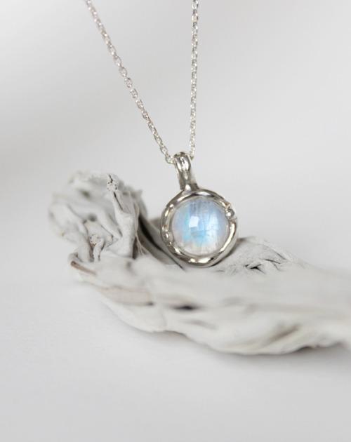 N034_Rainbow Moonstone