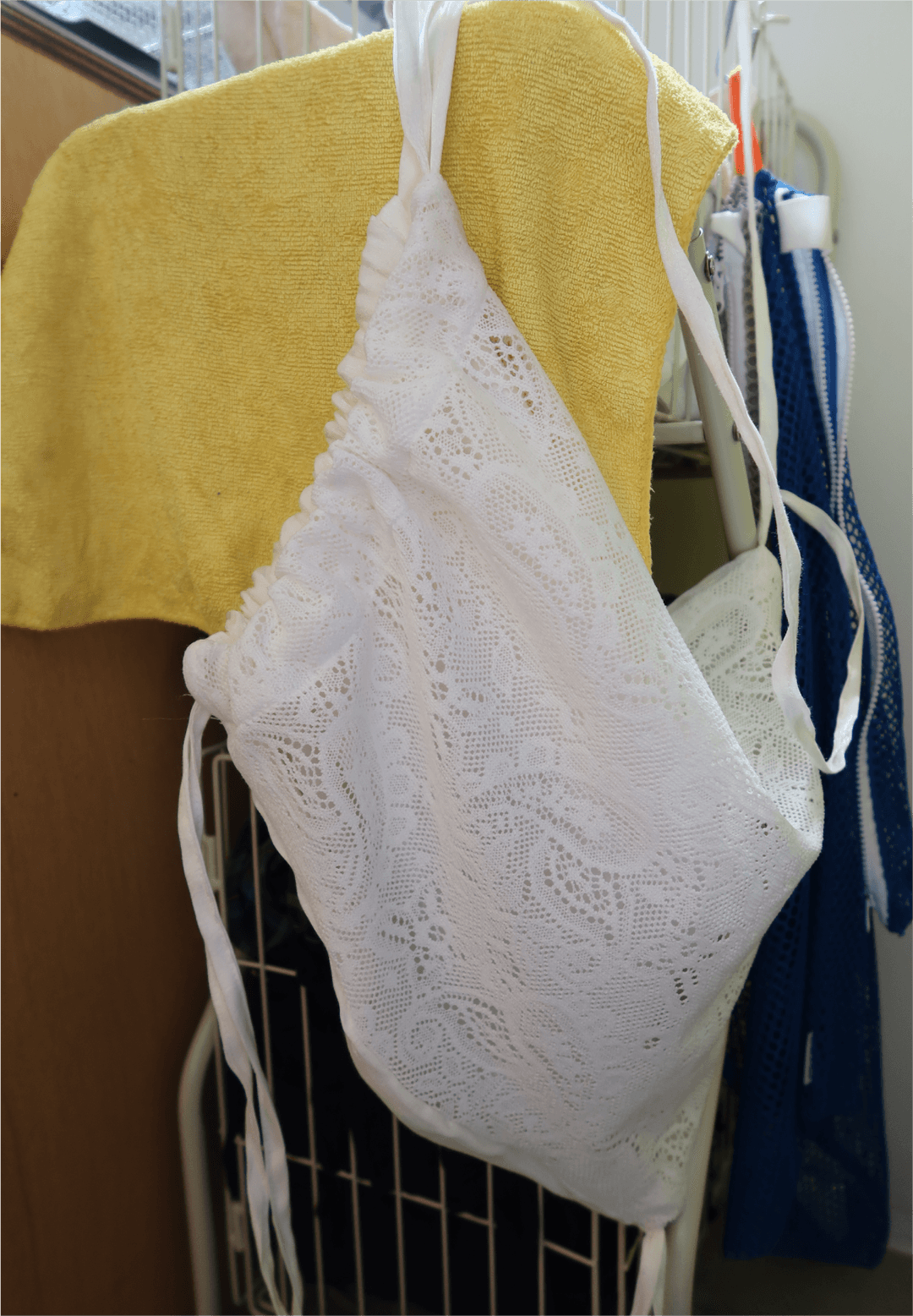 Paisley lace string bag