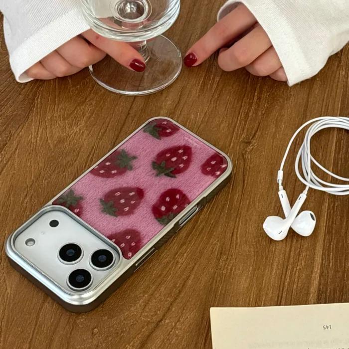 [+맥세이프] 니트 딸기 [실버 에폭시 범퍼 케이스] 아이폰 17 갤럭시 제트플립