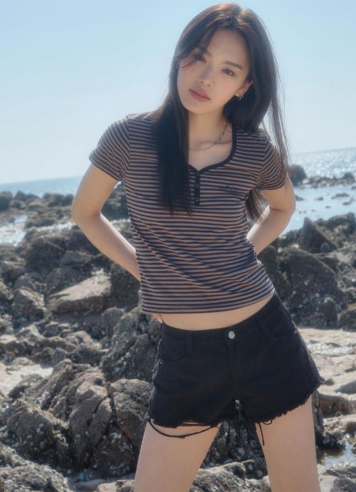 SOLID BLACK SHORT PANTS