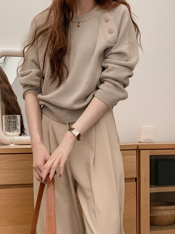 루버스 레글런 단추 사이드 슬릿 니트