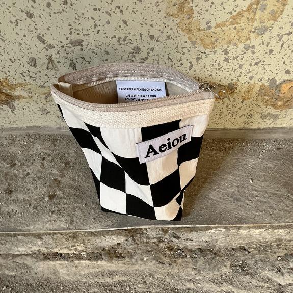 Aeiou Basic Pouch (M size)Checkerboard Black