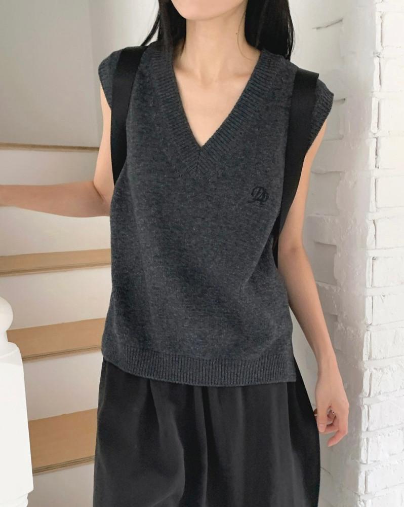 [BEST] 보이프렌드 자수 슬릿 캐시 브이넥 나시 니트 베스트 (4color)