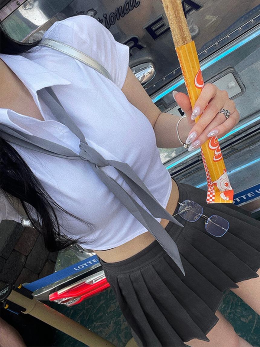Lily tie
