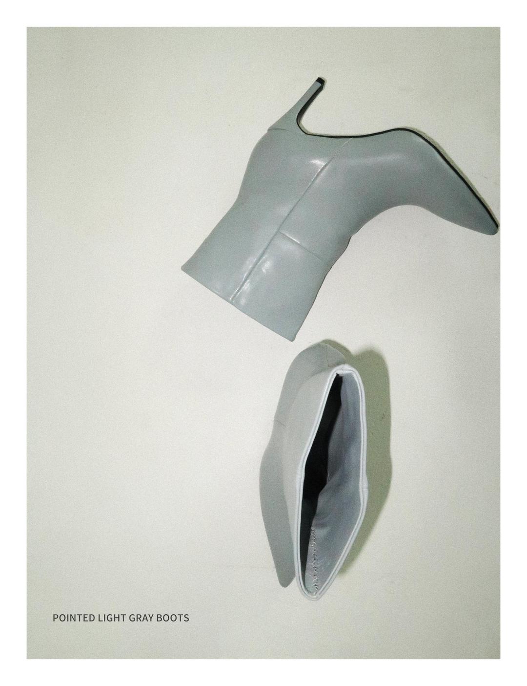 뮤로우 POINTED LIGHT GREY BOOTS