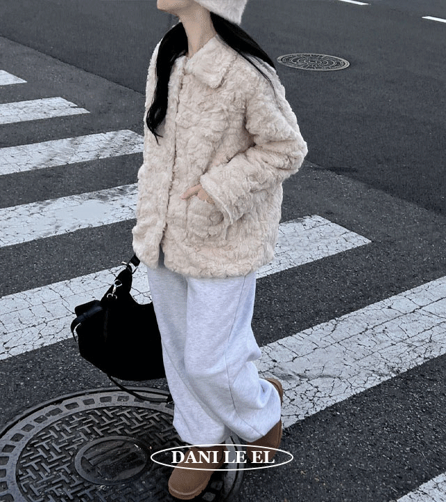 [누빔안감] 유니크 퍼 오버핏 숏자켓 [y2k 코트 루즈 잠바 아우터 봄옷 일본여행 연말룩 교복템 꾸안꾸 빅사이즈파티룩 키작녀 뽀글이 기모패딩안감]