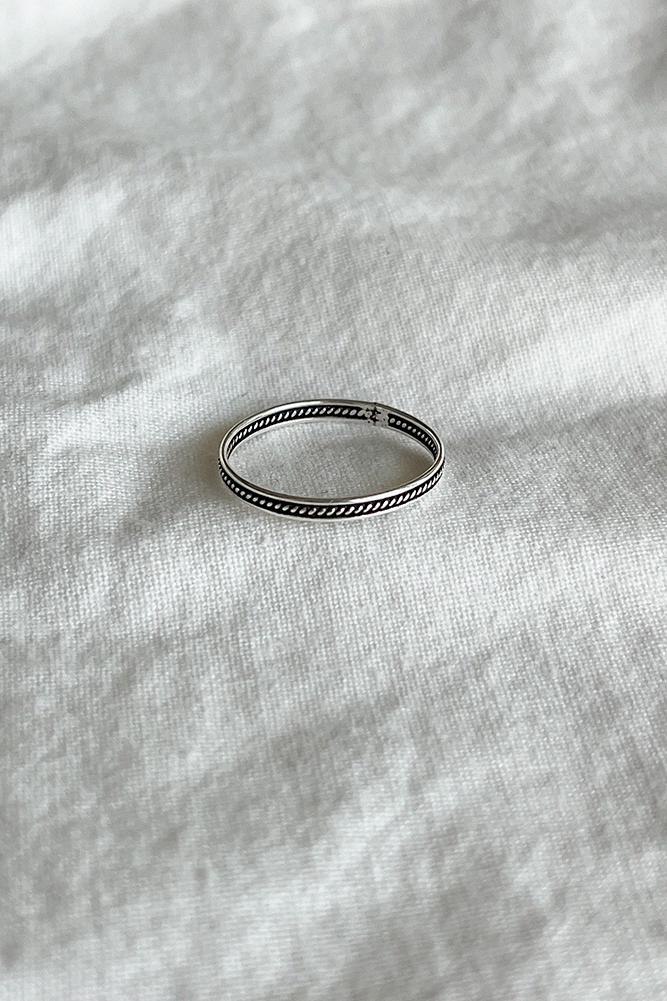 (925) Stitch Ring