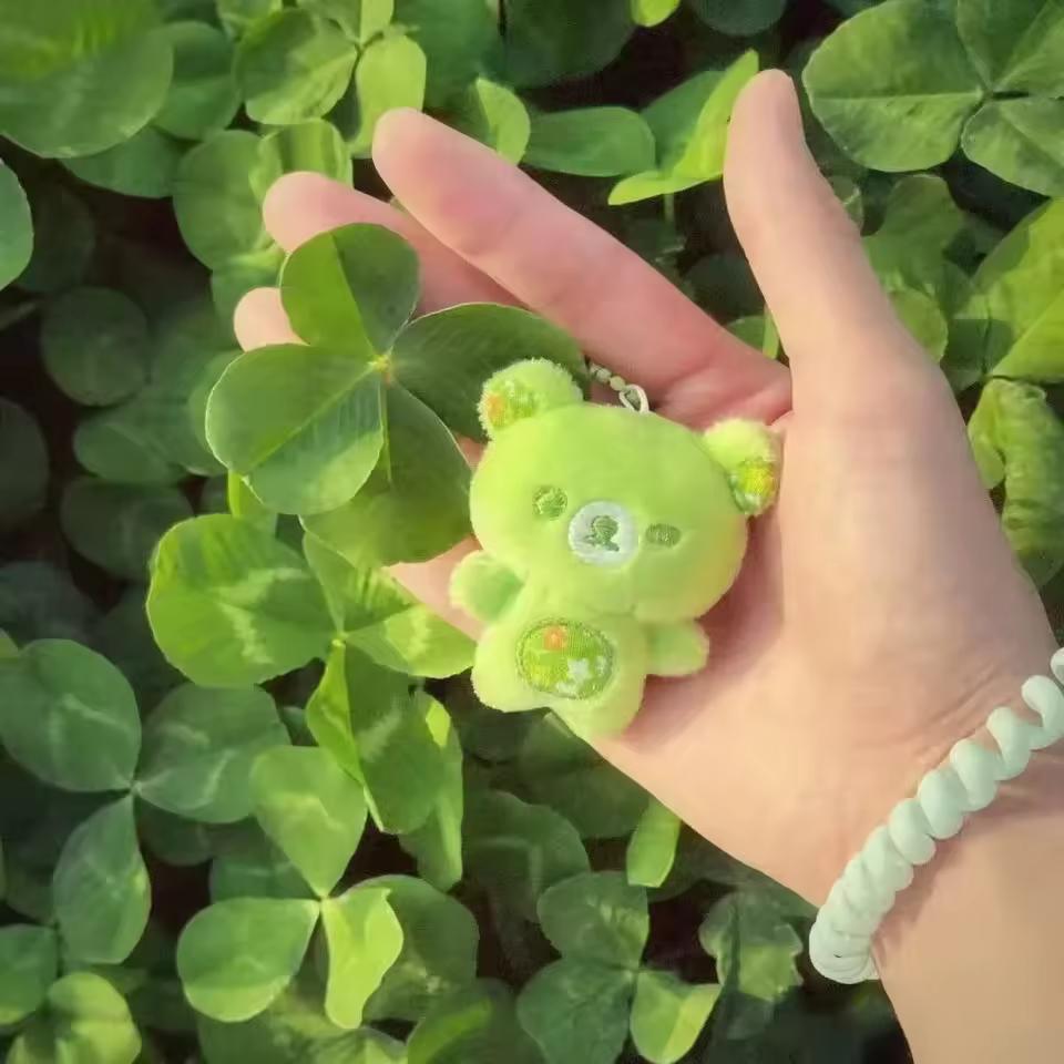 만화 리락쿠마 열쇠 고리 귀여운 플러시 쉬운 곰 열쇠 고리 녹색 도파민 시리즈 배낭 가방 펜던트 Lazybear 인형 열쇠 고리
