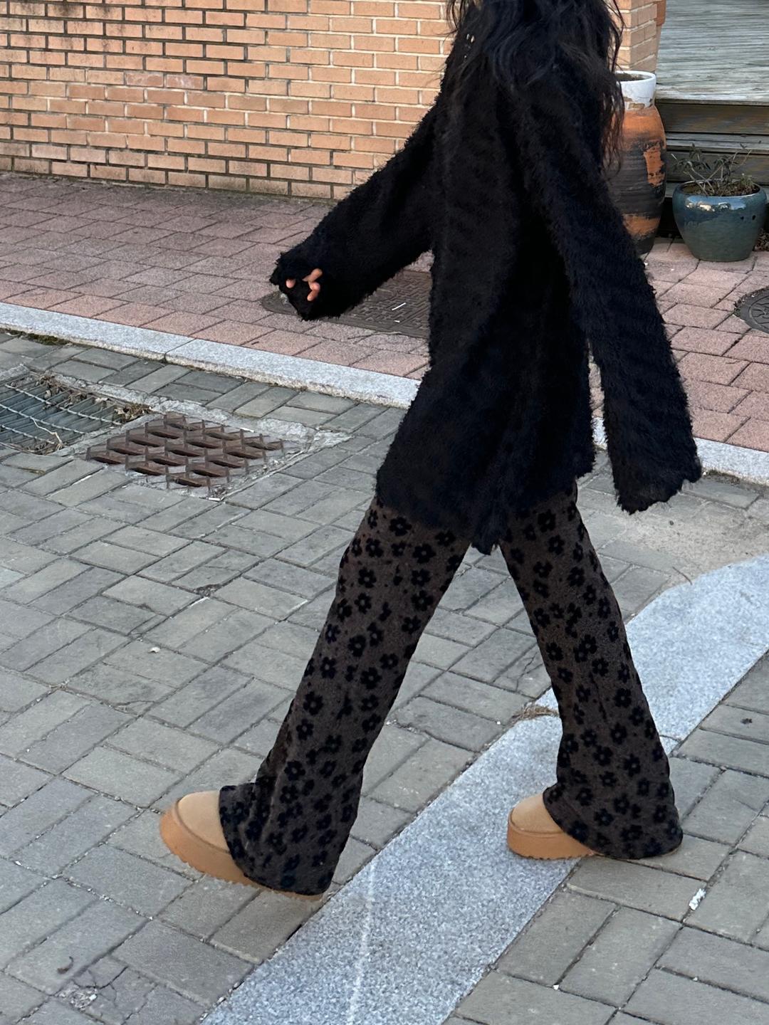 Unique flower boots-cut pants / 유니크 플라워 부츠컷 팬츠