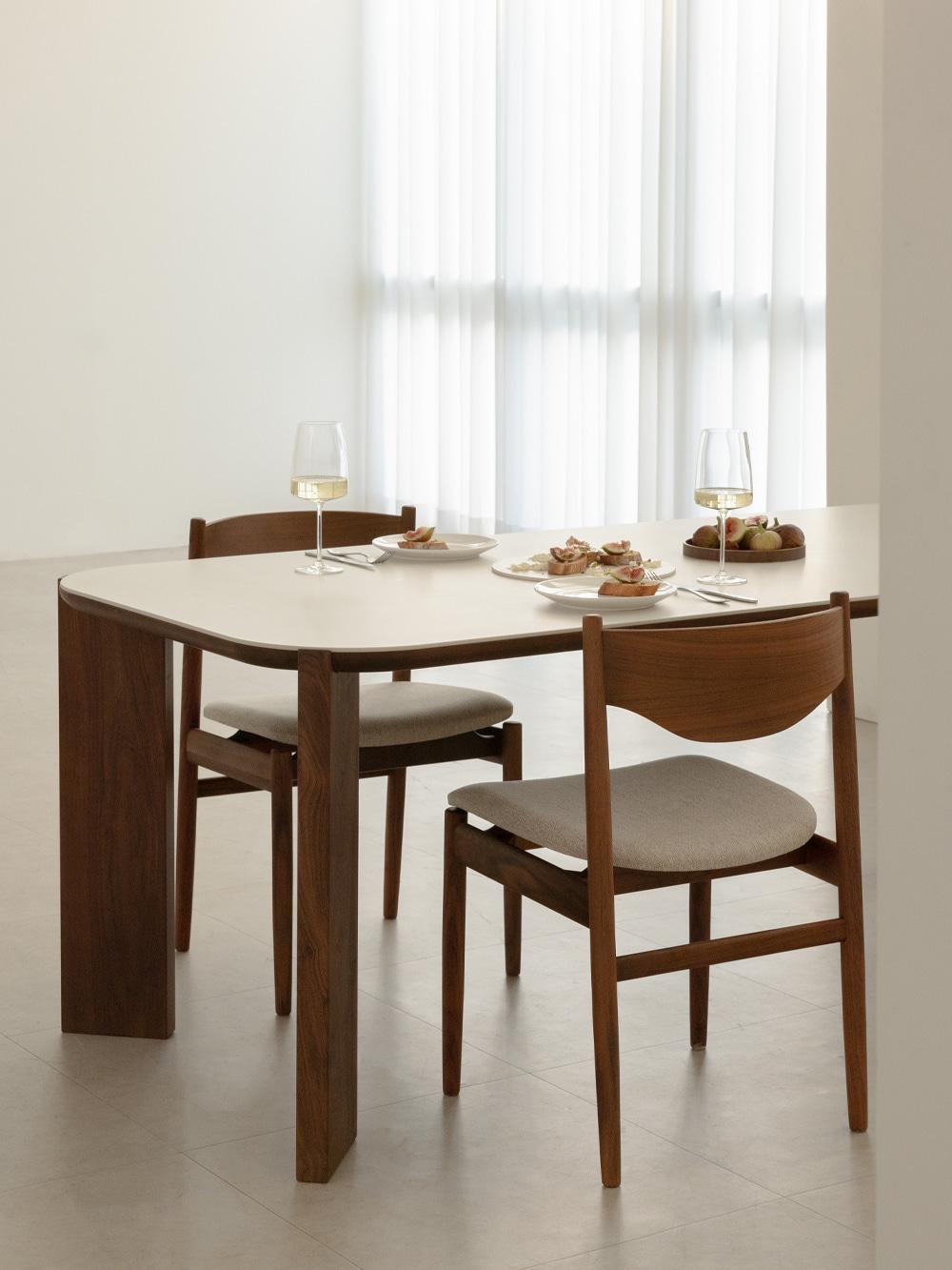 퓨로 월넛 포세린식탁