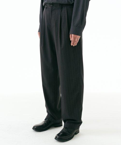 레귤러 실루엣 팬츠 핀스트라이프