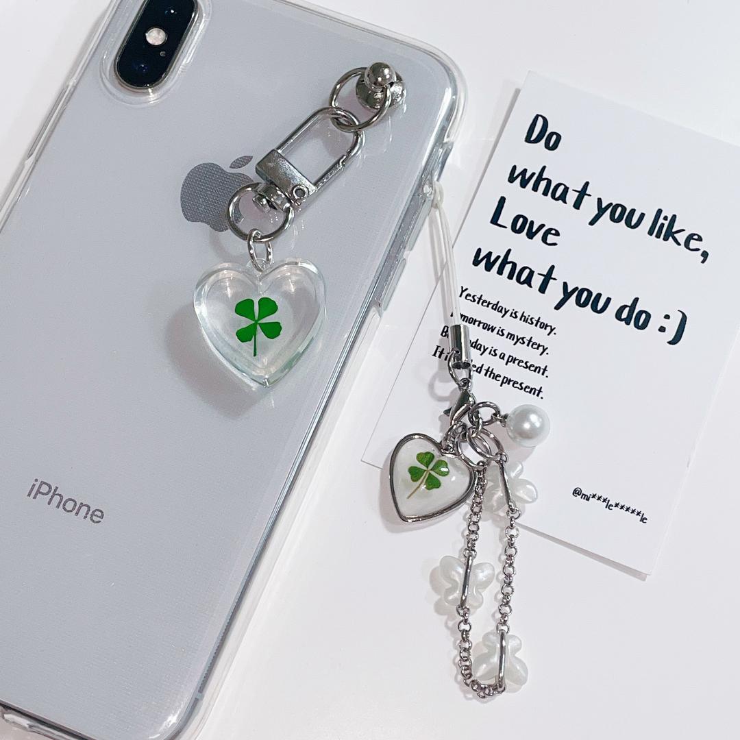 Lucky Four Lear Clover heart butterfly 네잎클로버 네잎클로바 행운의 키링 나비키링 빈티지 키치 감성 에어팟 버즈 케이스 아이폰 제트플립 폰케이스