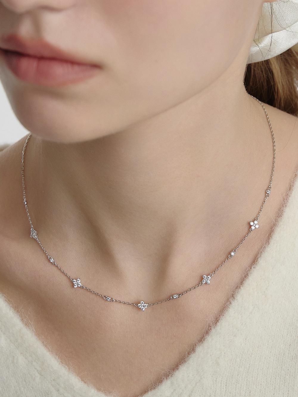 에센스 실버(W) 모이사나이트 플라워 스테이션 목걸이 S HL4N61407W9450