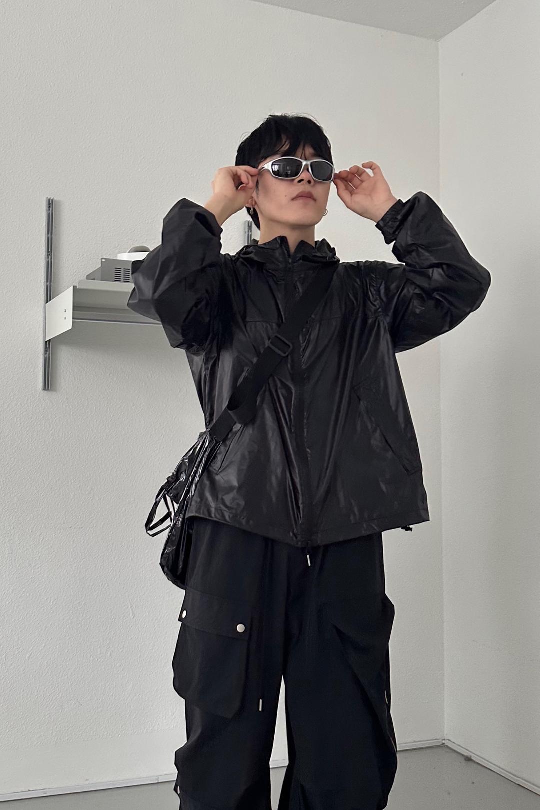 Glossy windbreaker (3C)