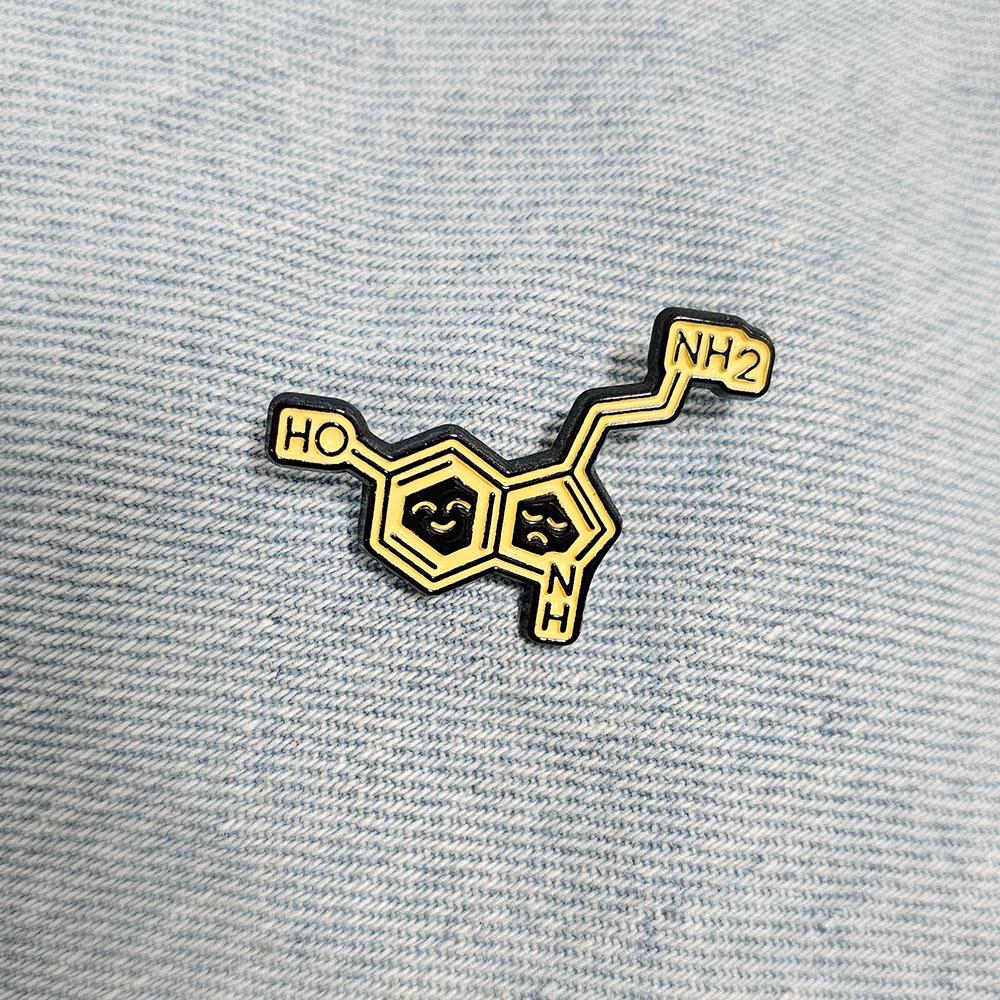 BC946 스마일 벤젠고리 세르토닌 화학 과학 뱃지 브로치