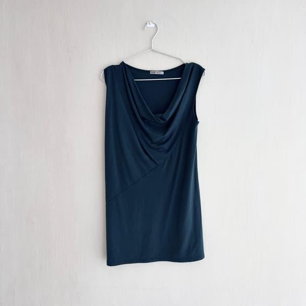 Issey miyake drape neck sleeveles | 후루츠패밀리