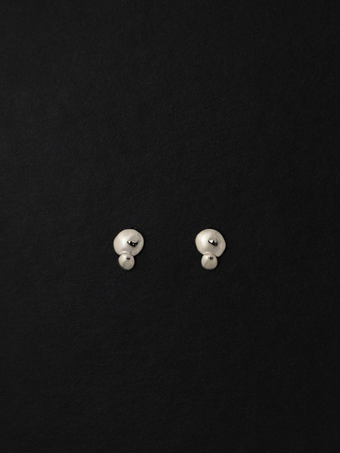double pebble studs: small.
