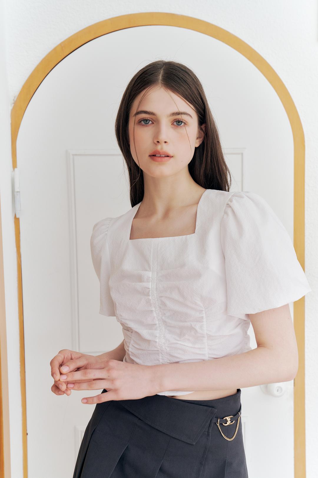 [단독15%] 퍼프 슬리브 셔링 블라우스_WHITE