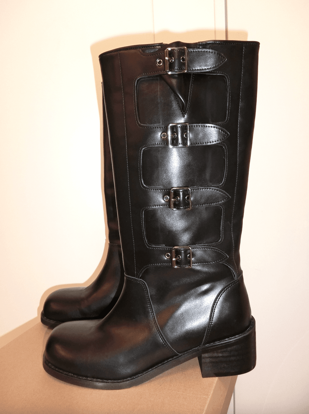 사우다지클럽 Buckle Long Boots (2 colors)