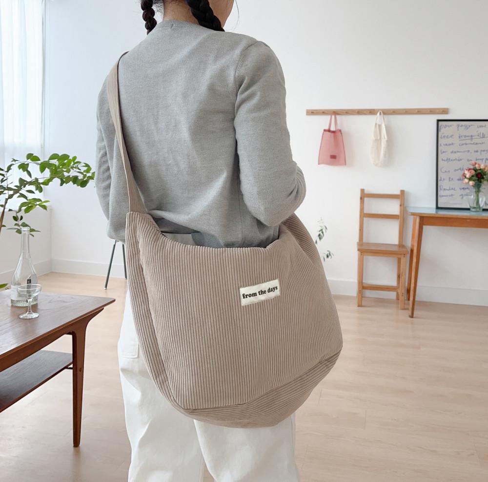 [from the days] 3컬러 골덴 빅백 크로스백 여행용 코듀로이 보부상 가방 호보백