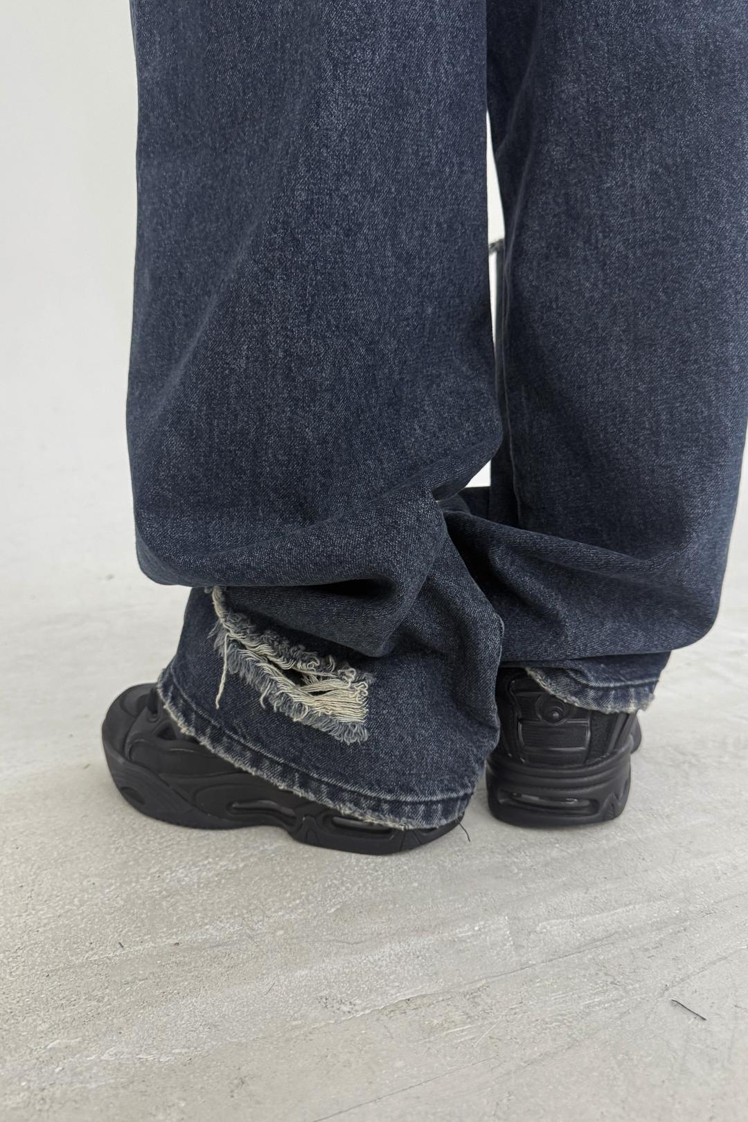 ROUGH DESTROYED JEANS