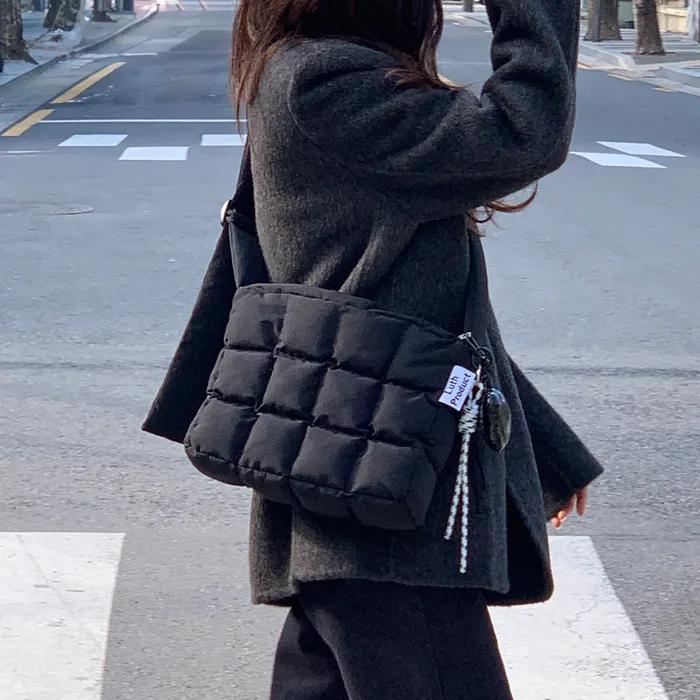 [예약판매 - 12월 17일부터 순차출고] 10차) Chocolate Puffer Cross Bag(초콜릿백) _ BLACK_ L