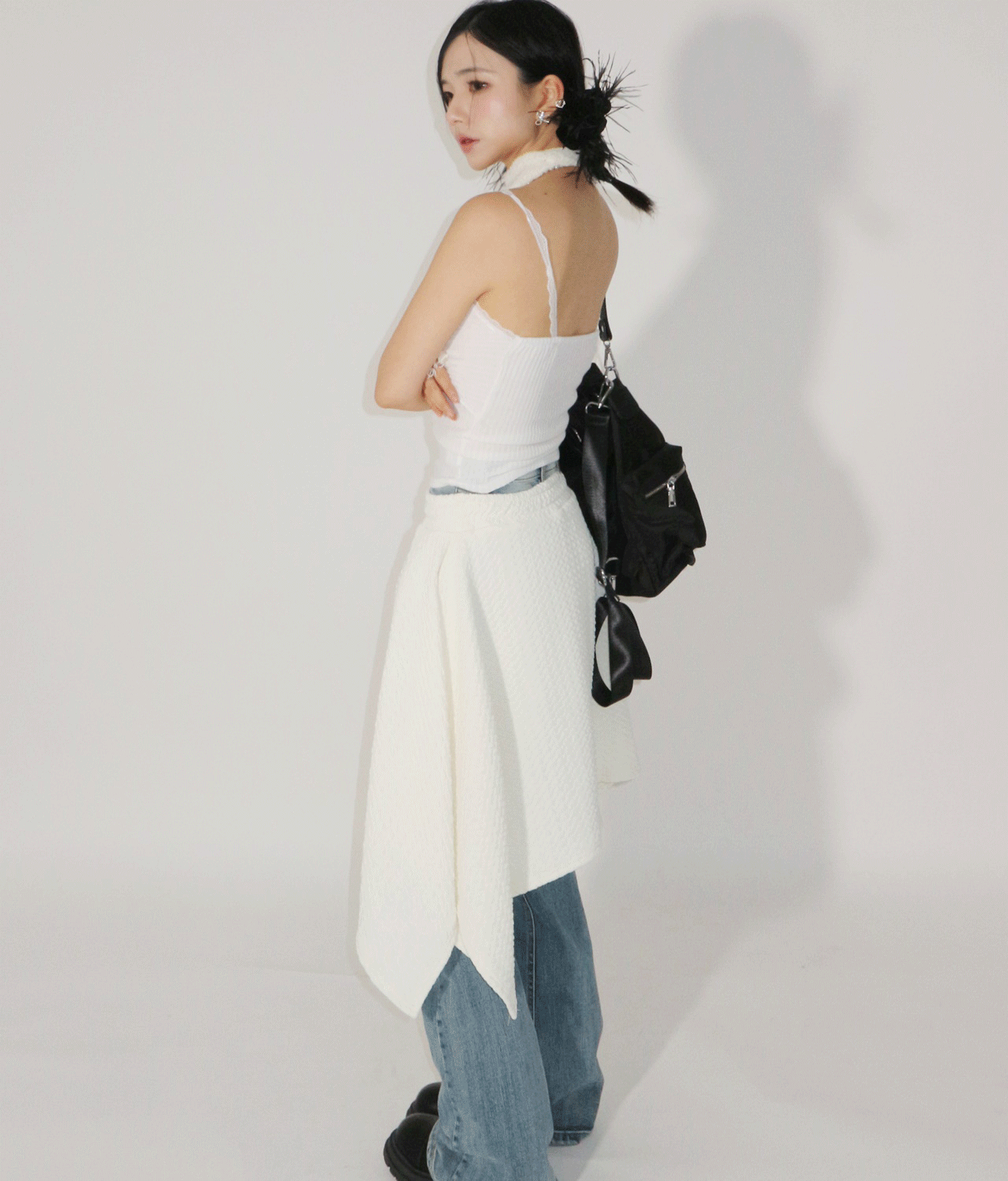 폼폼 엠보싱 밴딩 언발란스 미디 스커트