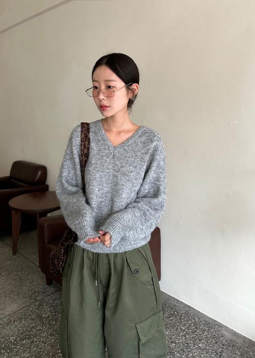 오뉴이 [BLACKFRIDAY] 보송 소프트 브이넥 루즈핏 니트