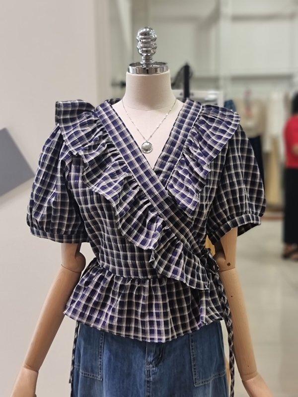 체크 볼륨 프릴 블라우스 FM3G7BL0594