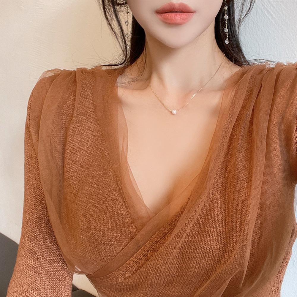 페미닌 브이넥 쉬폰 크롭 랩 니트