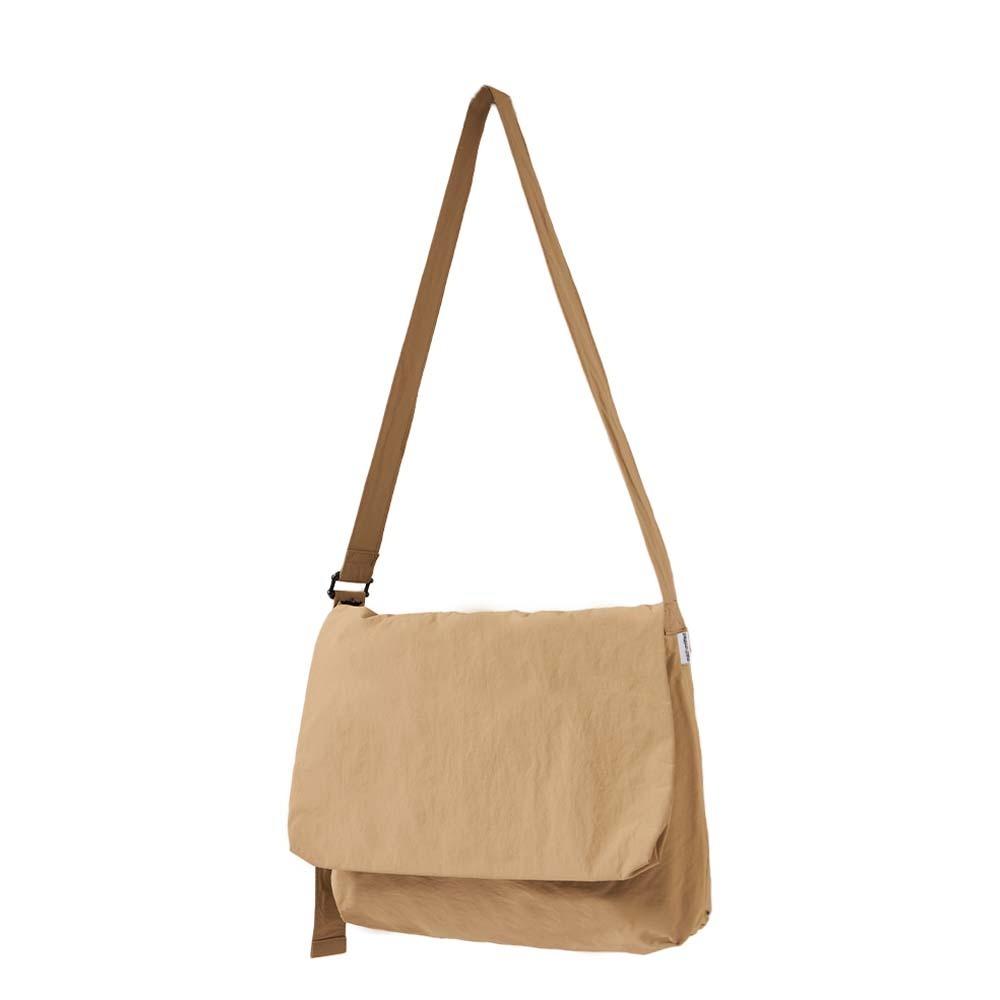 MAZI UNTITLEDPost Bag(Beige)