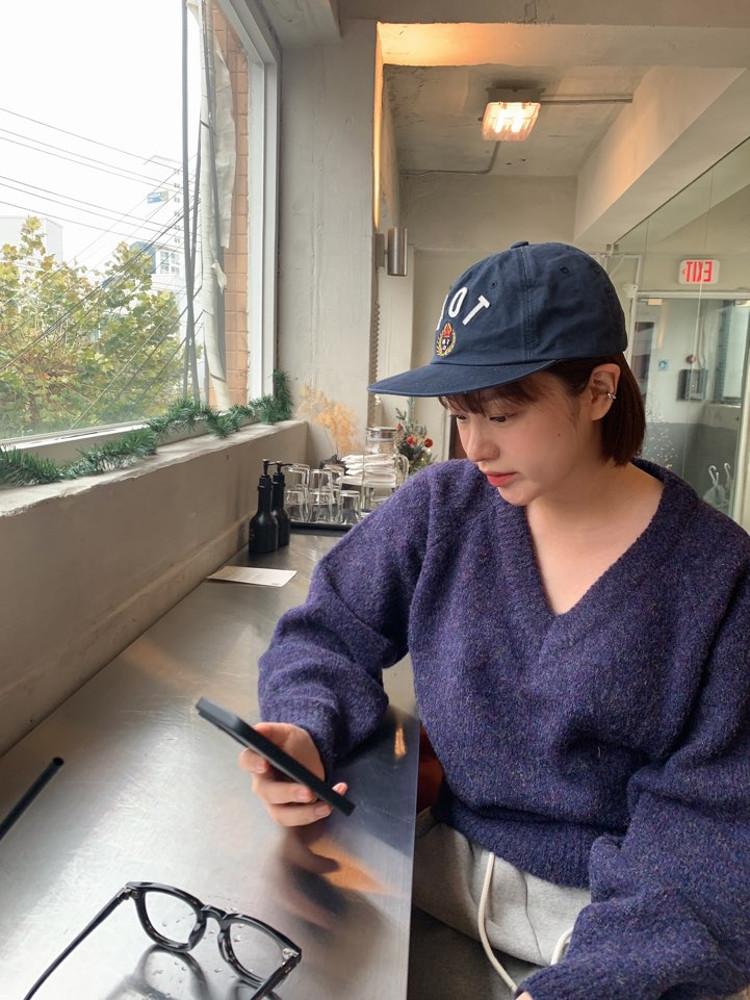 믹스브이넥니트