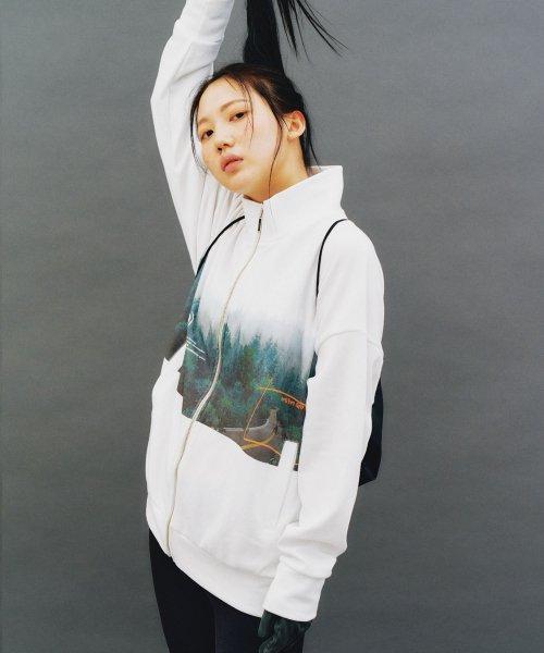 22 포레스트 코튼 트랙 집업 화이트