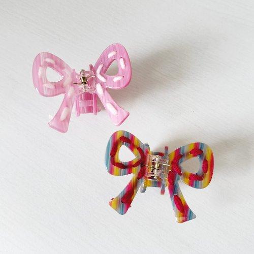 Bow woolen yarn grabber