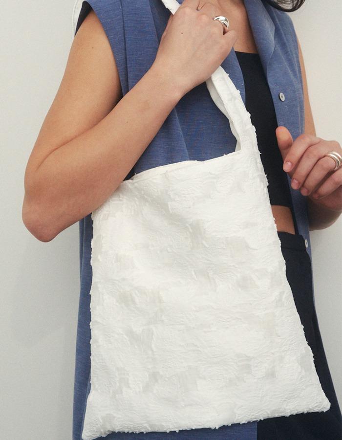 osthe) JACQUARD BAG (WHITE)