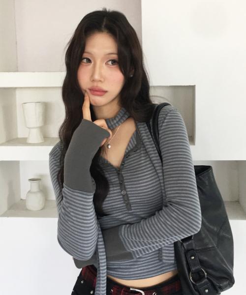 버튼 스트라이프 L/S 티 위드 머플러 [카키]