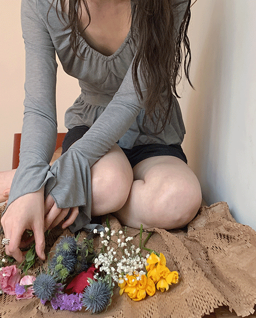 데일리마켓 flare frill blouse / 2color