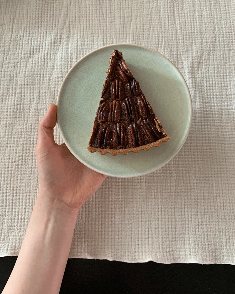 Macaron plate (2c)
